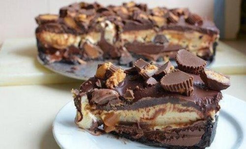 drunkcravings:  Reeses Peanut Buter Cup Caramel Ice Cream Cake