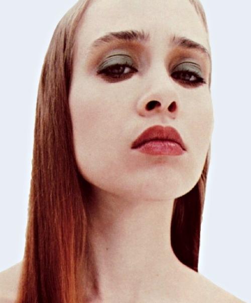 bitchtoss:Fiona Apple photographed by John Scarisbrick, 1996