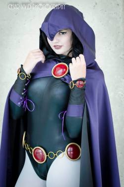 comicbookcosplay:  Raven Submitted by bruisedknuckless