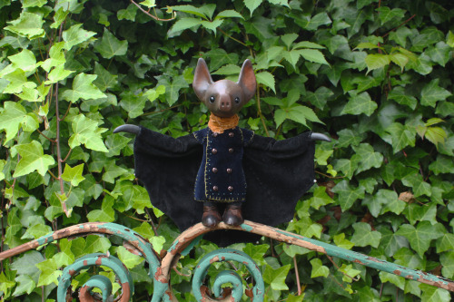theoldneedle:Leif the Bat, mine &amp; @fawn-lorn‘s latest sculpture collaboration is final