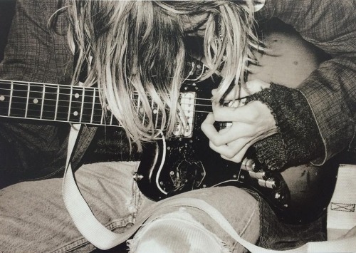 qhio:Kurt Cobain.Juergen Teller Photographs. Published in 1992 for his first solo exhibition.