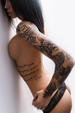 itsall1nk:  More Hot Tattoo Girls athttp://hot-tattoo-girls.blogspot.com