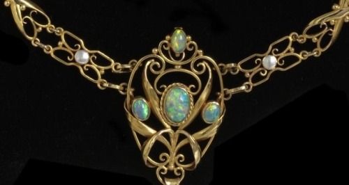 cair&ndash;paravel:Arts and Crafts necklace by William Pick of the Dryad Metal Works, Leicester,