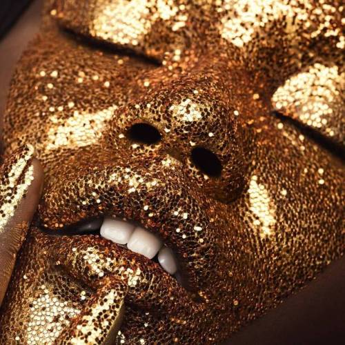 “Shine like gold….sparkle like glitter.” _____ _____ Model: @egyptiann_queenMua