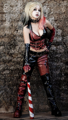 cosplay-gamers:  Batman: Arkham City Harley Quinn Cosplay by Sweet-little-world @ DeviantArt 