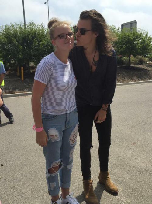 onedhqcentral-blog: @hardhazza: I FINALLY GOT A HARRY PHOTO!!!!!!!!