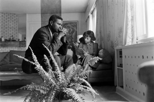 Ossie Davis, Ruby Dee, Sidney Poitier and Juanita Hardy relaxing. New York City, NY (1959)