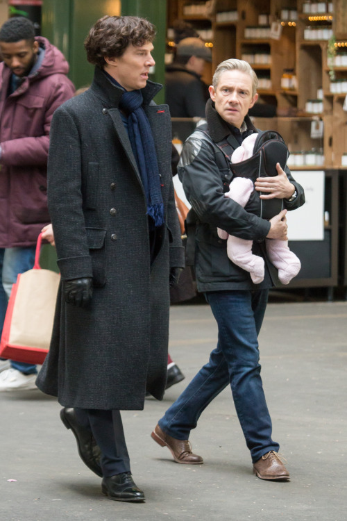 【HQ】Benedict Cumberbatch and Martin Freeman filming scenes for ‘Sherlock’ in London&rsqu