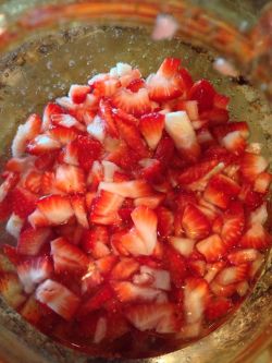 twerkinbaby69: theheatofthesouth:  1. First cut up some strawberries and soak em in vodka for as long as you can bear to wait (if you do it overnight it’s even better) 2. Then add some lemonade.  3. Stir and serve with mint.  4. Be drunk.   LOOK AT