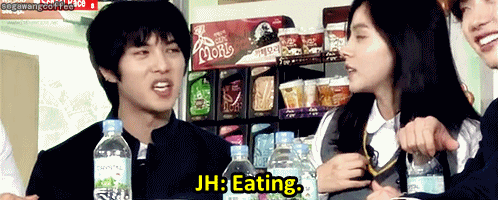  When Hyorin asks Jonghyun what the next adult photos