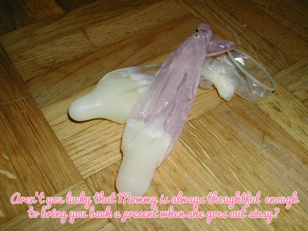 sissycuckalice:  🎀💕I love when mommy treats me to a doggie bag full of cum.