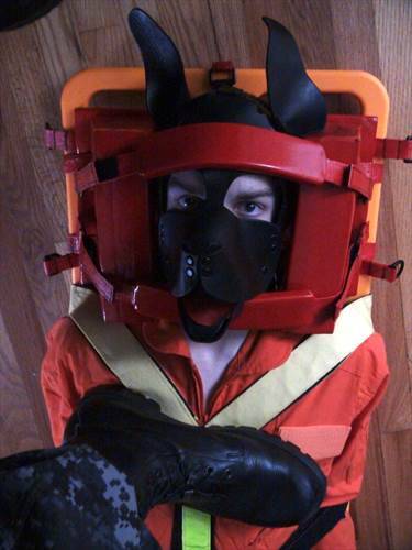 tallglassofoj:  Who doesn’t like a puppy under a boot?! 