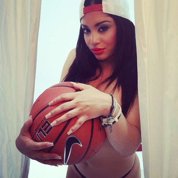 perfectbeautiess:  Stephanie Caicedo  Stephanie caicedo