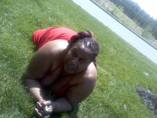 redrover07: thegalleriaofbeauty:  (JUICY YA DIG) PT 5…  BUILT FOR COMFORT, NOT FOR SPEED!  de