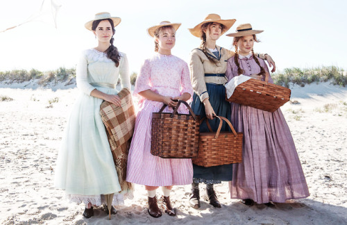 Emma Watson, Florence Pugh, Saoirse Ronan & Eliza Scanlen in ‘Little Women’ (2019).