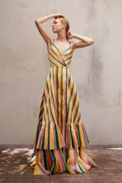 pretty-girls-in-pretty-dresses:Carolina Herrera Resort 2018 (2/6)