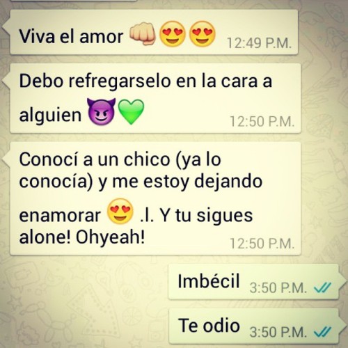buscando-letras:  palabrasconcafe:  Un brindis por esas conversaciones estúpidas con tus amigas. 😁  Oye! :c tenía que decírselo a alguien pues .l. no me digas estúpida, aunque el amor me vuelva así - igual te quedarás alone!