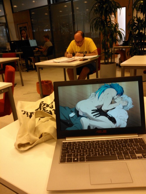 kathmeerkat:  Playing dmmd in public aka what has my life become 