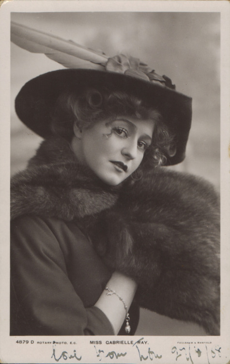  Gabrielle Ray (28 April 1883 - 21 May 1973), was an English stage actress, dancer and singer, best 