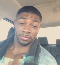 checkmycredentials:  Dem Lips… Teeth…