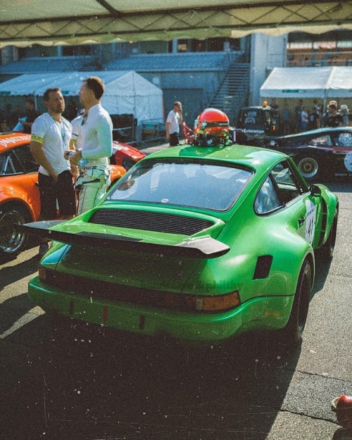 Had me thinking of the Hulk or maybe a wheatgrass shot. #porsche #lemansclassic (at Le Mans, France)