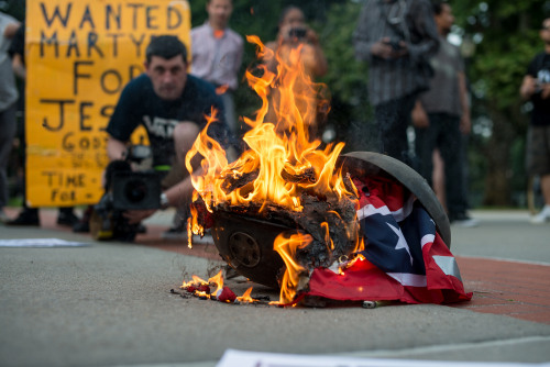 Right-wing nationalists react with violence as activists burn the US and Confederate flags to protes