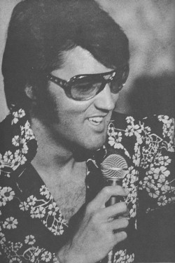 baby-letsplayhouse:  Elvis Presley, 1970.
