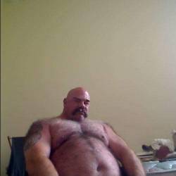 fatdaddylover:  More Daddies, Bears and Chubs online…and 100% free