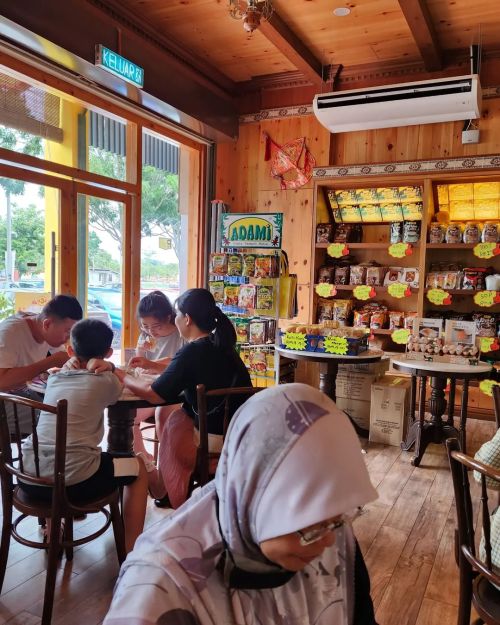 True Malaysian Kopitiam, Restoran Kopi 434, Melaka. (at SAI KEE KOPI 434 MUAR)
https://www.instagram.com/p/CiWqDjNv_m9/?igshid=NGJjMDIxMWI=
