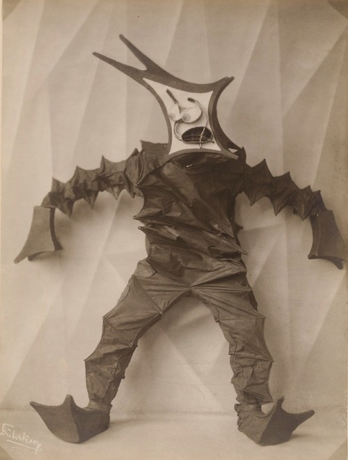 if-fashionwouldeverhavebeenpure:  Minya Diez-Duhrkoop, costume for Technik 1924