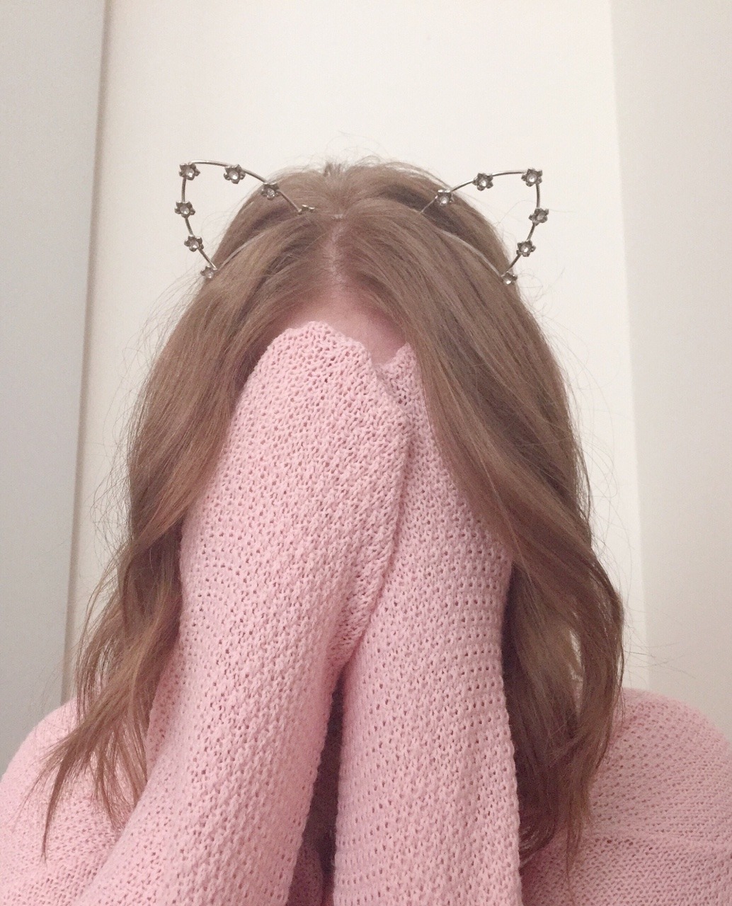 tinkerbellslut:  I’m shy but I like silver headbands 💕 Don’t reblog if you