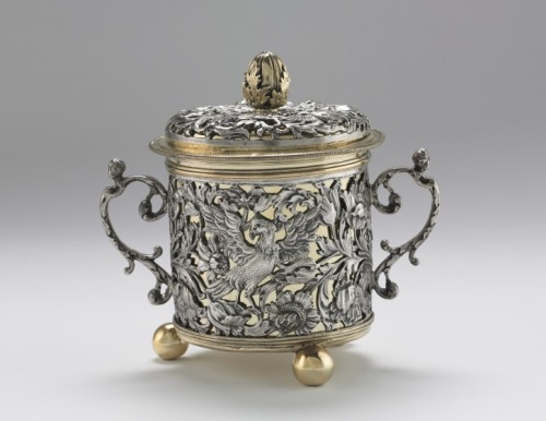 Two-handled cup and cover (London, 1677).  Made of silver and silvergilt.  Dimensions are 17.2 x 11.