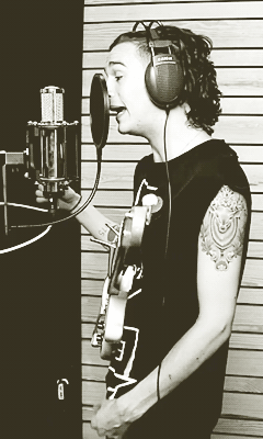 fallingforthe1975:  robbers1975: // C H O C O L A T E //   you can hear the accent