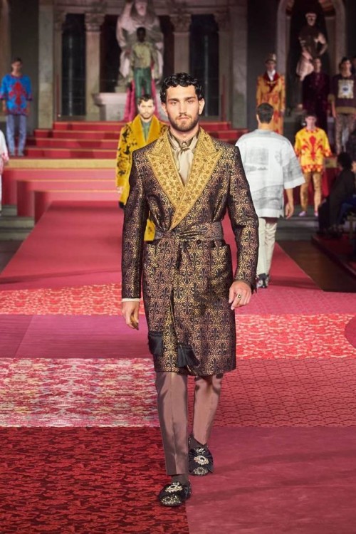 Dolce & Gabbana - Alta Sartoria Spring Summer 2021Some extremely low-key robes for Eist Tuirseac