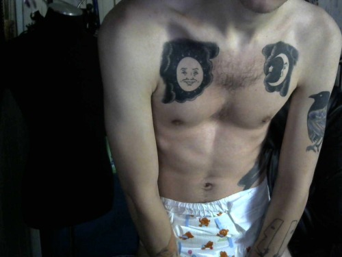 ughsexual:  Padded and ready to play some Don’t Starve Together! :3  Such a hot body!!!