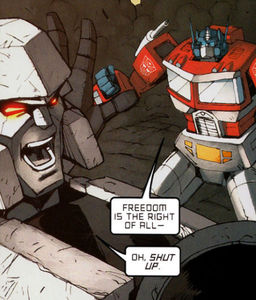 thetransformers: french-misfire-dude-thing also this Is that from AHM ?! i wasn’t really 