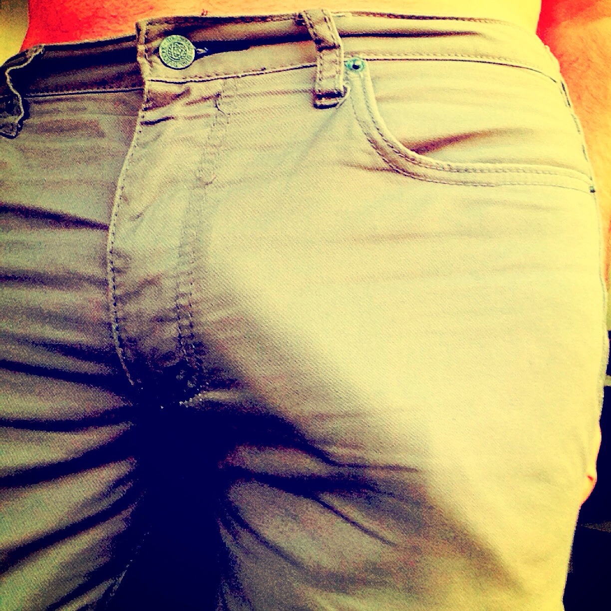 thehumandildo:  My bulge right now. Wanna know more about what’s hiding under my