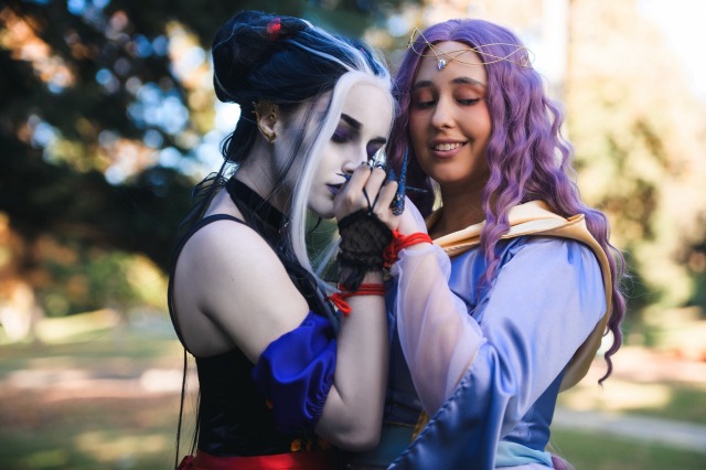 How ‘bout a dance? 🖤

✂️ Laudna: me
⚡️Imogen: @thatjessiwills 
🧵Imogen cosplay construction: @toodarling