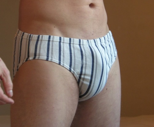 neilspants:Love seeing guys in their striped Underpants, every fella should own an unbranded pair, they get me REALLY turned on 