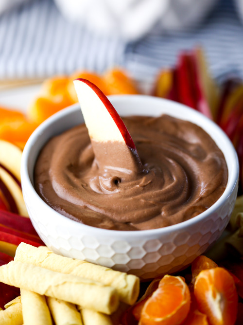 VEGAN CASHEW CHOCOLATE DIP - A versatile vegan dessert with a wonderfully smooth and creamy texture,