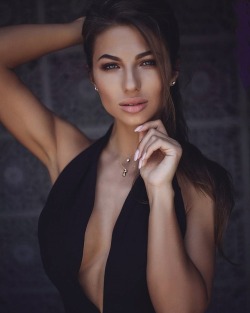 alltheperfect10s:  Daria Shy #6