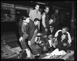 fuckyeahvintage-retro:  Teens having fun at 3:00 am. Los Angeles, 1956 © USC 