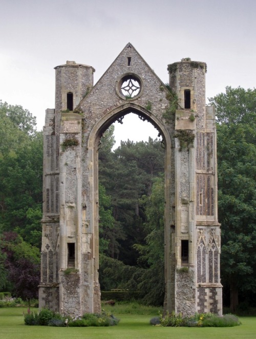 wanderthewood:Ruined abbey in Walsingham, Norfolk, England by Oxfordshire Churches