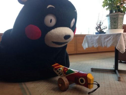 kumamonfan:(the sound of squeaky wheels)