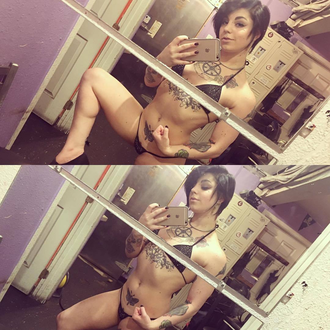 stripper-locker-room:  leftwingvixen