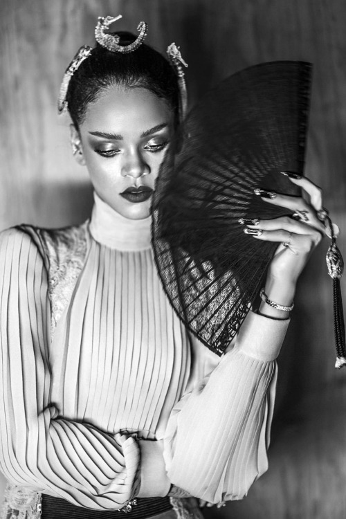 senyahearts:Rihanna for Harper’s Bazaar China, April 2015Photographed by: Chen Man