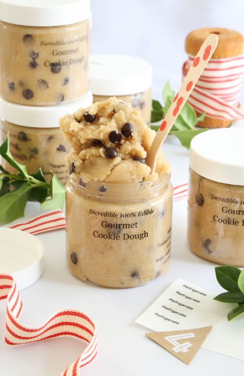 truebluemeandyou:DIY Safe Cookie Dough Recipe and Printables from Sprinkle Bakes.Make this gourmet D