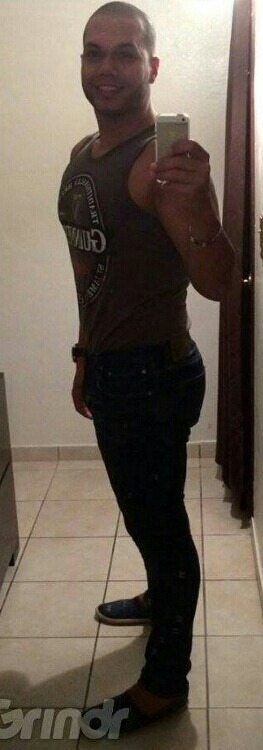 2facexxx:  Ella como que se quedo corta de pipi pero tiene carita de bottona mala