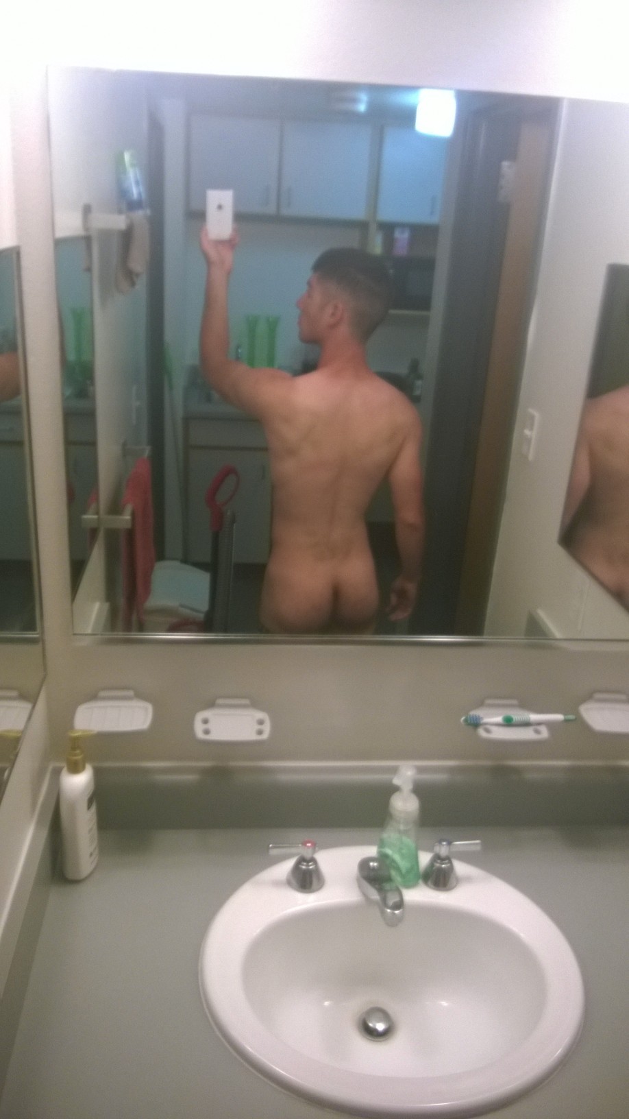 str8guysgonewild:  Air Force cutie:) he showed ass today….