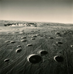 Vivipiuomeno1:  Emmet Gowin Ph. - Subsidence Craters, Looking East From Area 8, Nevada